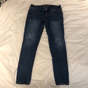 Mid rise super stretch American eagle ripped jeans